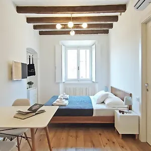 Navigli - Via Vigevano , Milano Italia